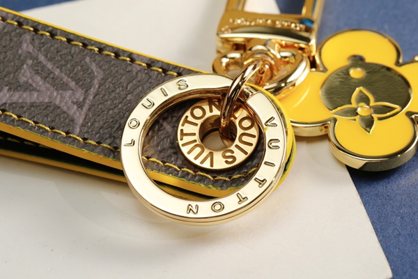 ブランドキーホルダー着用イメージ